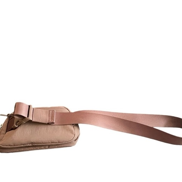 NWT Lululemon belt bag in rose color - Picture 2 of 3